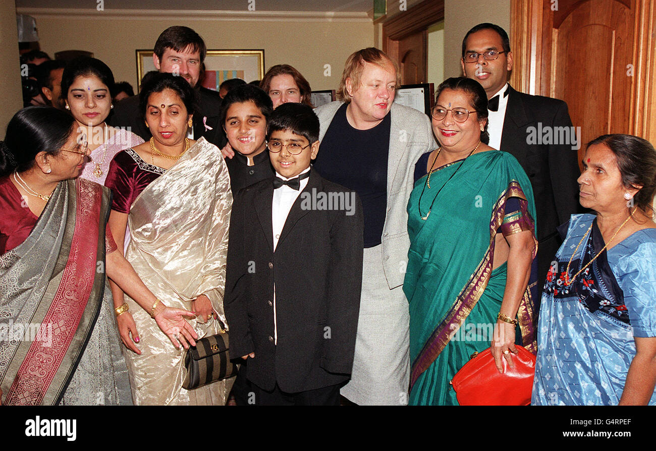 Government Office Minister Mo Mowlam (third from right) at the