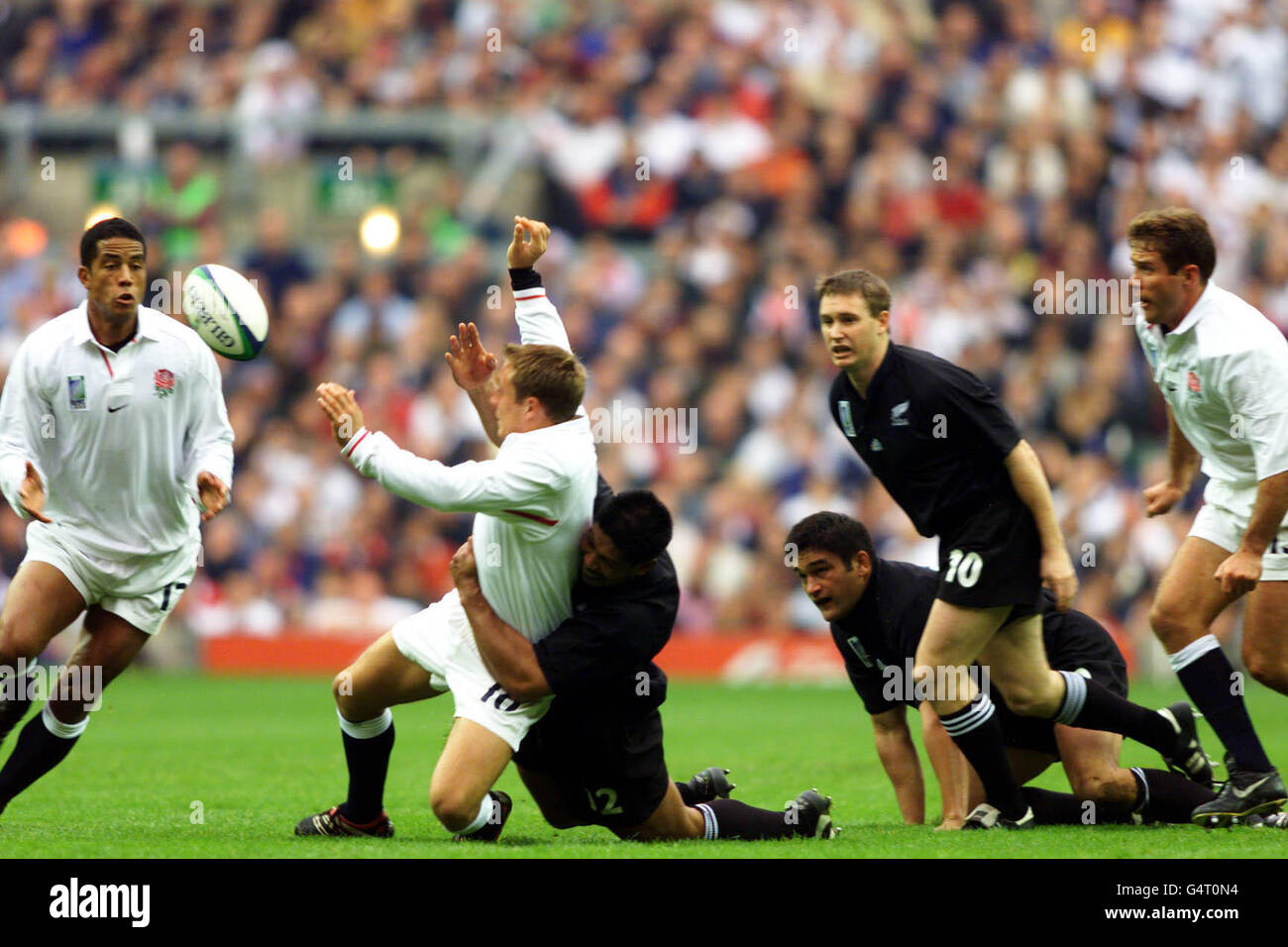 Full length ball passing passes hi-res stock photography and images - Alamy