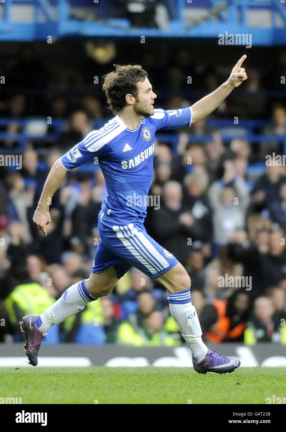 Chelsea's Juan Mata celebrates after scoring the first goal of the game Stock Photo