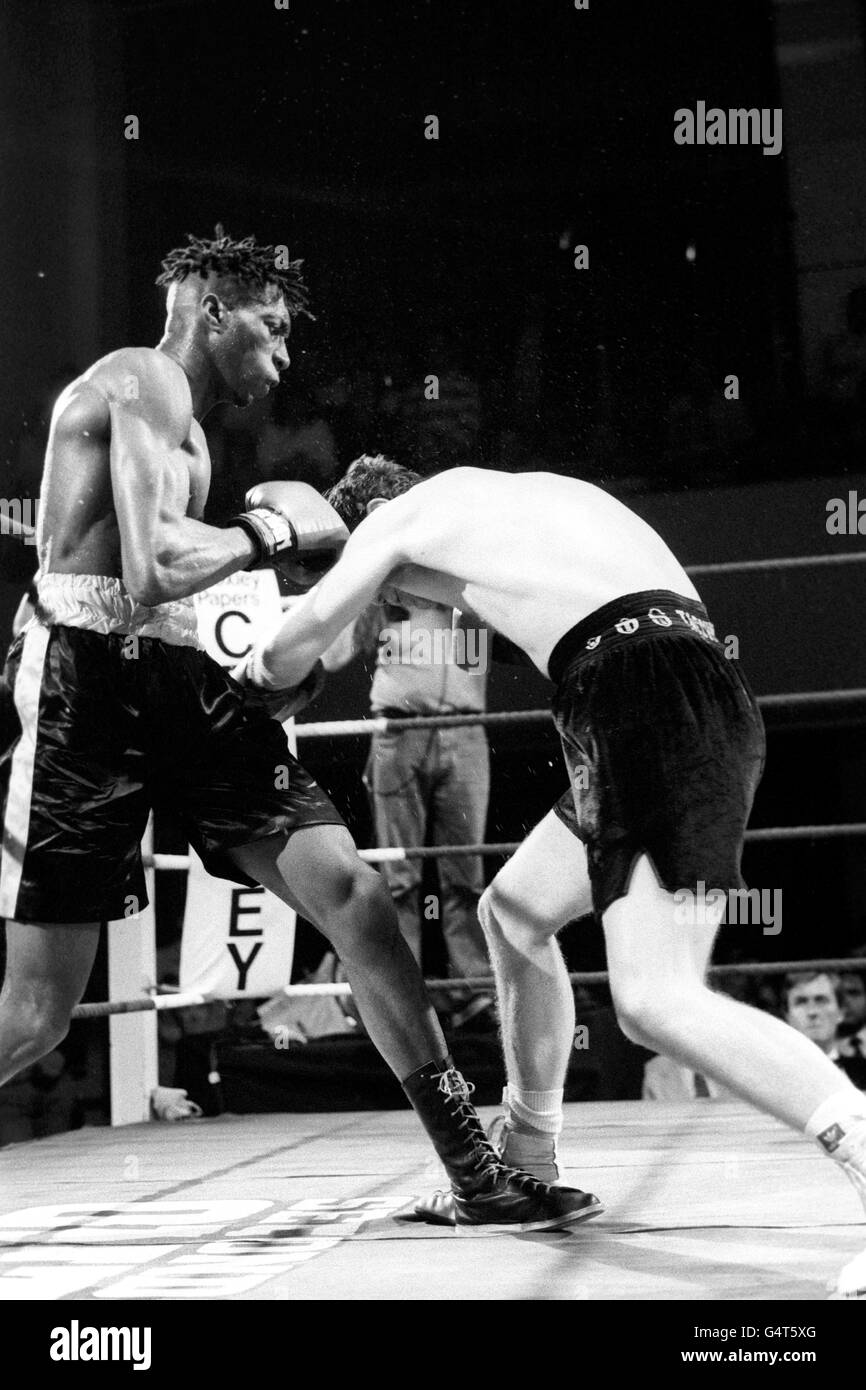 Boxing - BBBofC Central Area Light Welterweight Title - Pat Barrett v Tony Willis - City Hall, St Albans. Action from the BBBofC Central Area light welterweight title fight between Pat Barrett (left) and Tony Willis. Stock Photo