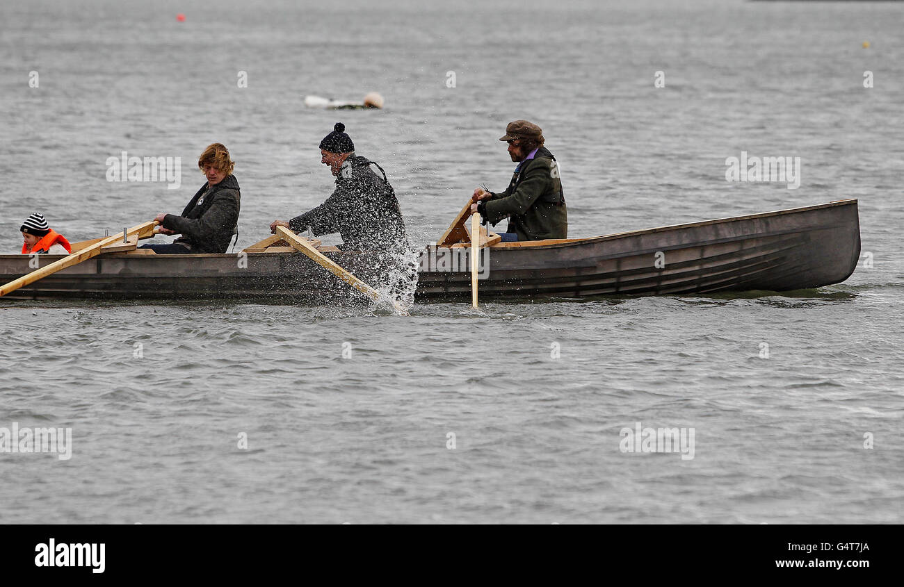 Launch of Irish currach boats Stock Photo Alamy