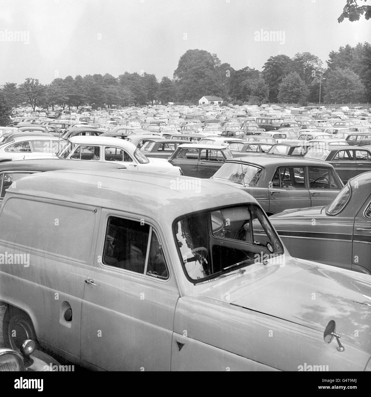 Crowded car park Black and White Stock Photos & Images - Alamy