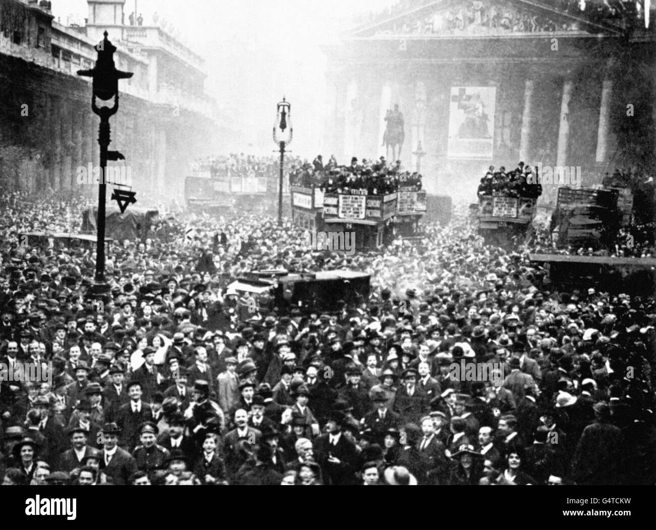 A huge crowd gathered outside the Stock Exchange and the Bank of England in London after the announcement of the Armistice, which heralded the end of the First World War. Stock Photo