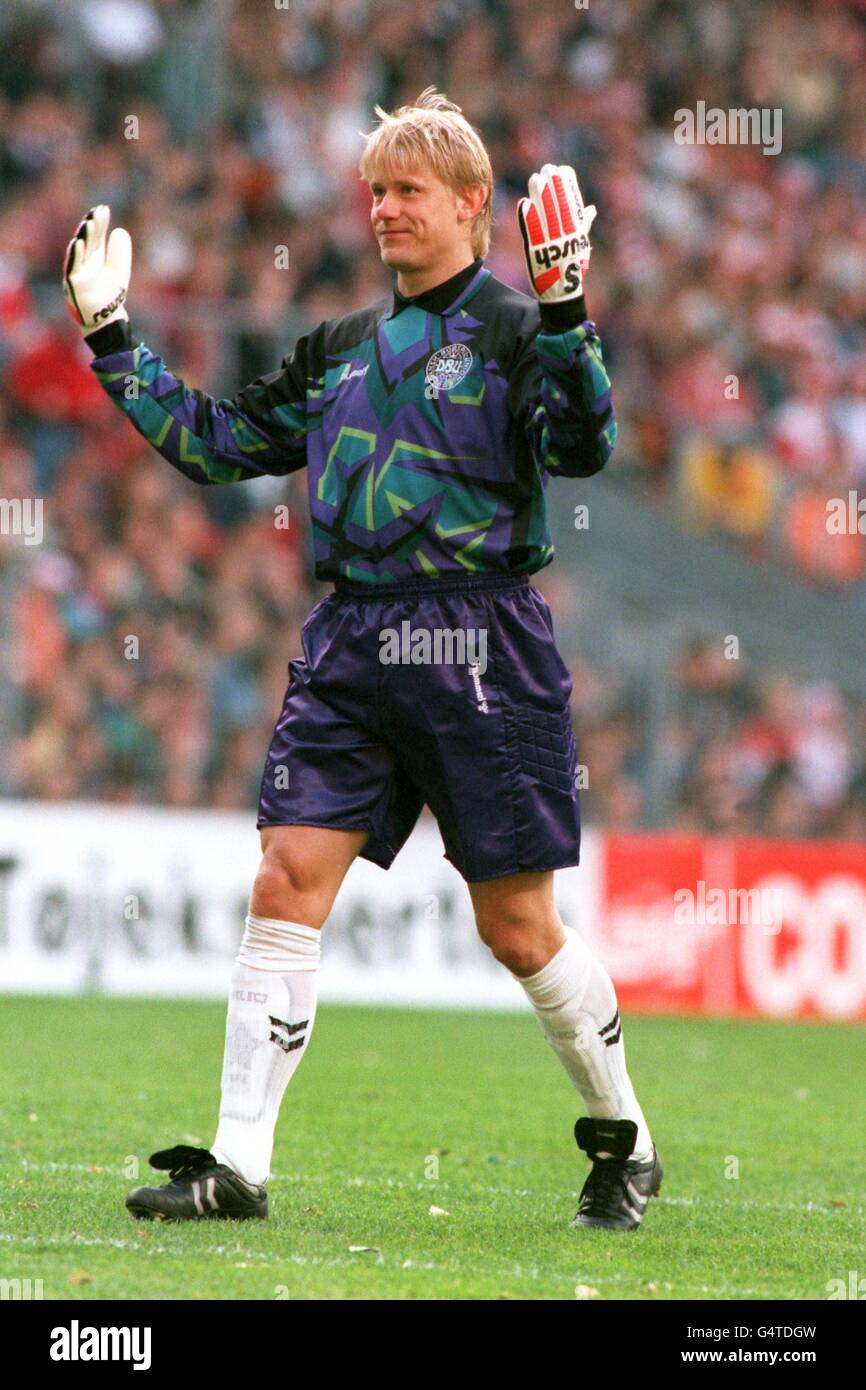 Soccer peter schmeichel hi-res stock photography and images - Page 3 - Alamy