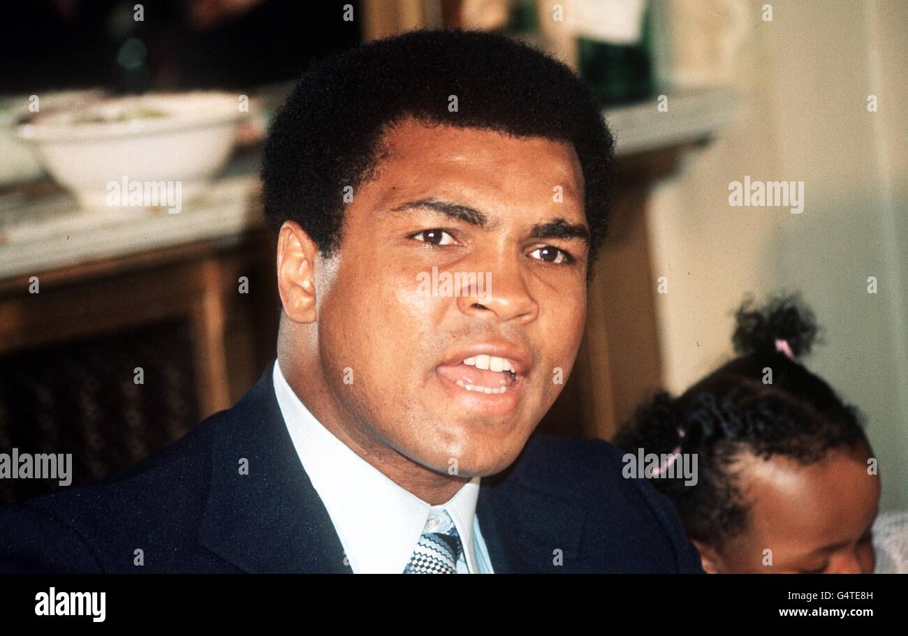World heavyweight boxing champion Muhammad Ali at the cafe Royal, after the London Press showing of his biographical film 'The Greatest', in which he makes his acting debut. 17/01/02: Ali celebrates his 60th birthday. Stock Photo