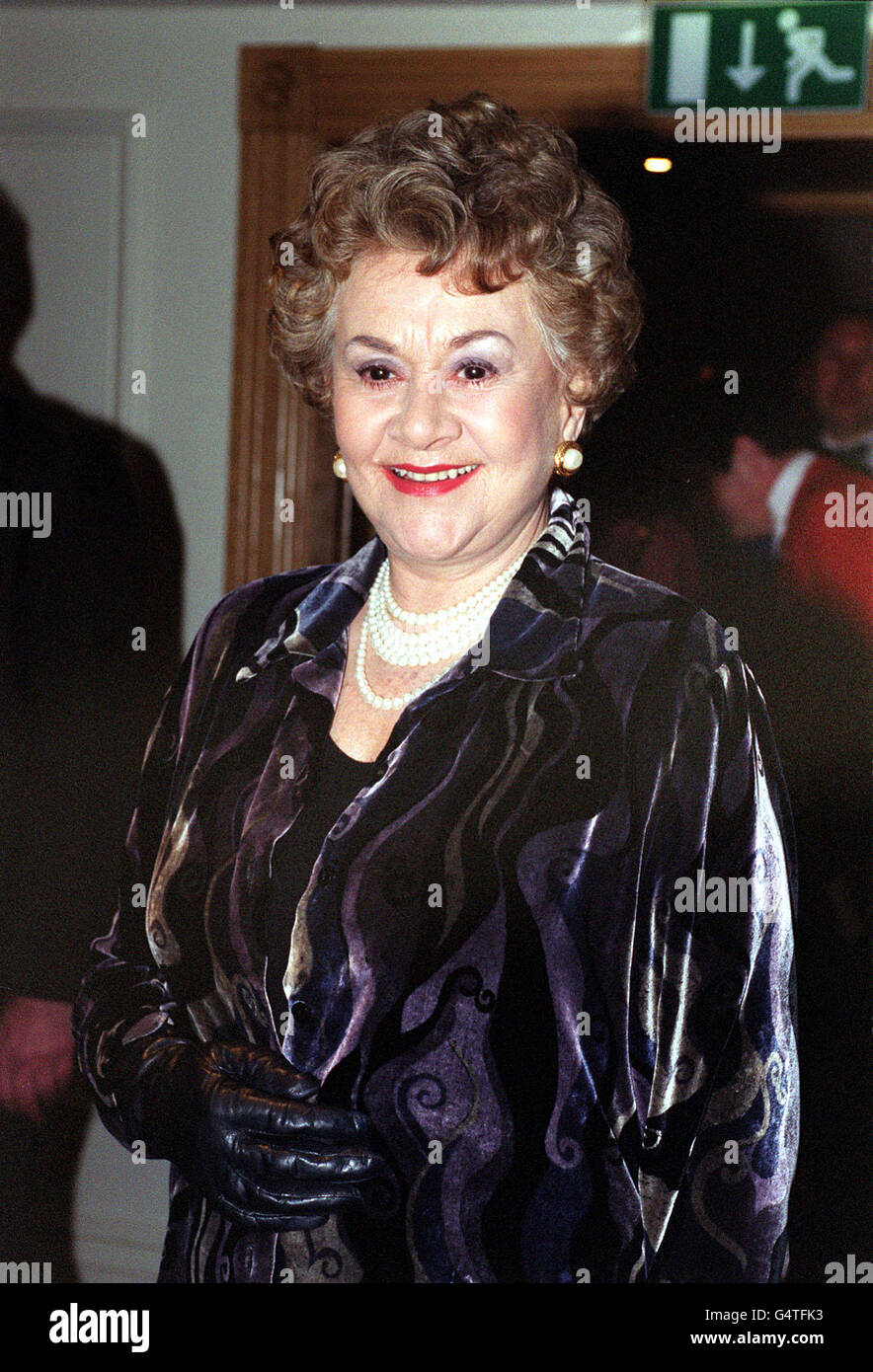 Joan plowright hires stock photography and images Alamy
