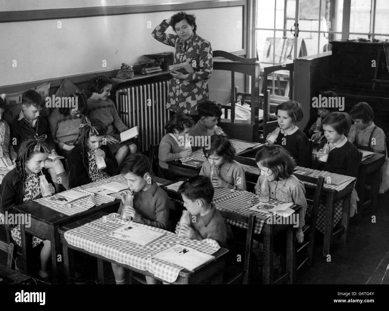 Education, school, teacher 1950s hi-res stock photography and