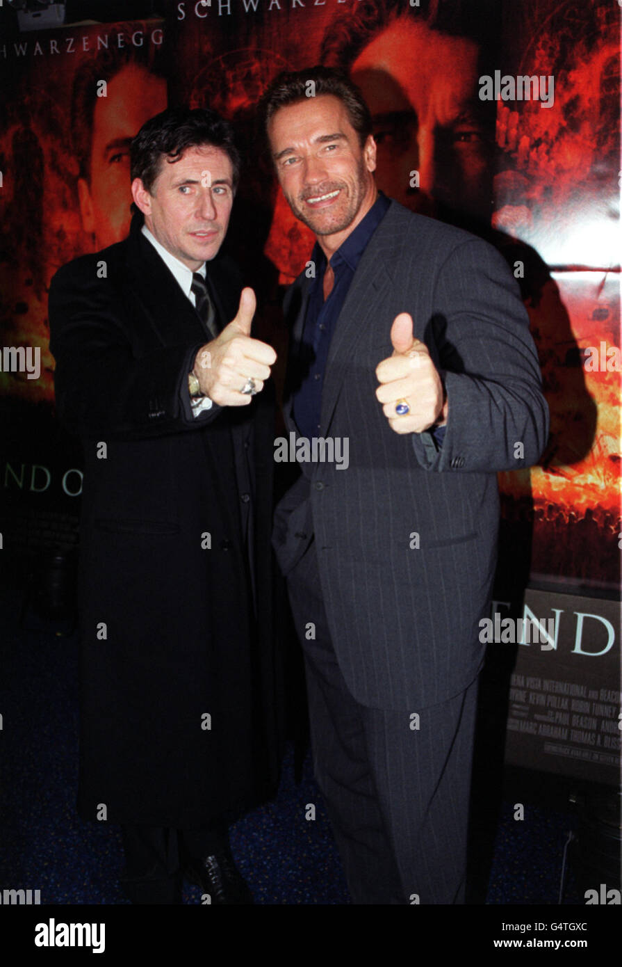 Film Stars Gabriel Byrne Left And Arnold Schwarzenegger Arrive For The Premiere Of Schwarzenegger S His New Supernatural Blockbuster End Of Days At A Cinema Complex At Surrey Quays South East London Stock