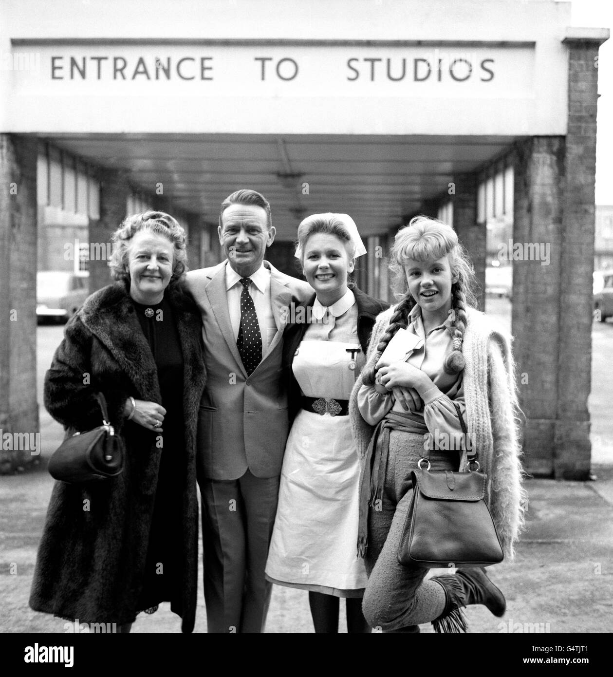 Film - Sir John Mills and Family - Pinewood Studios Stock Photo