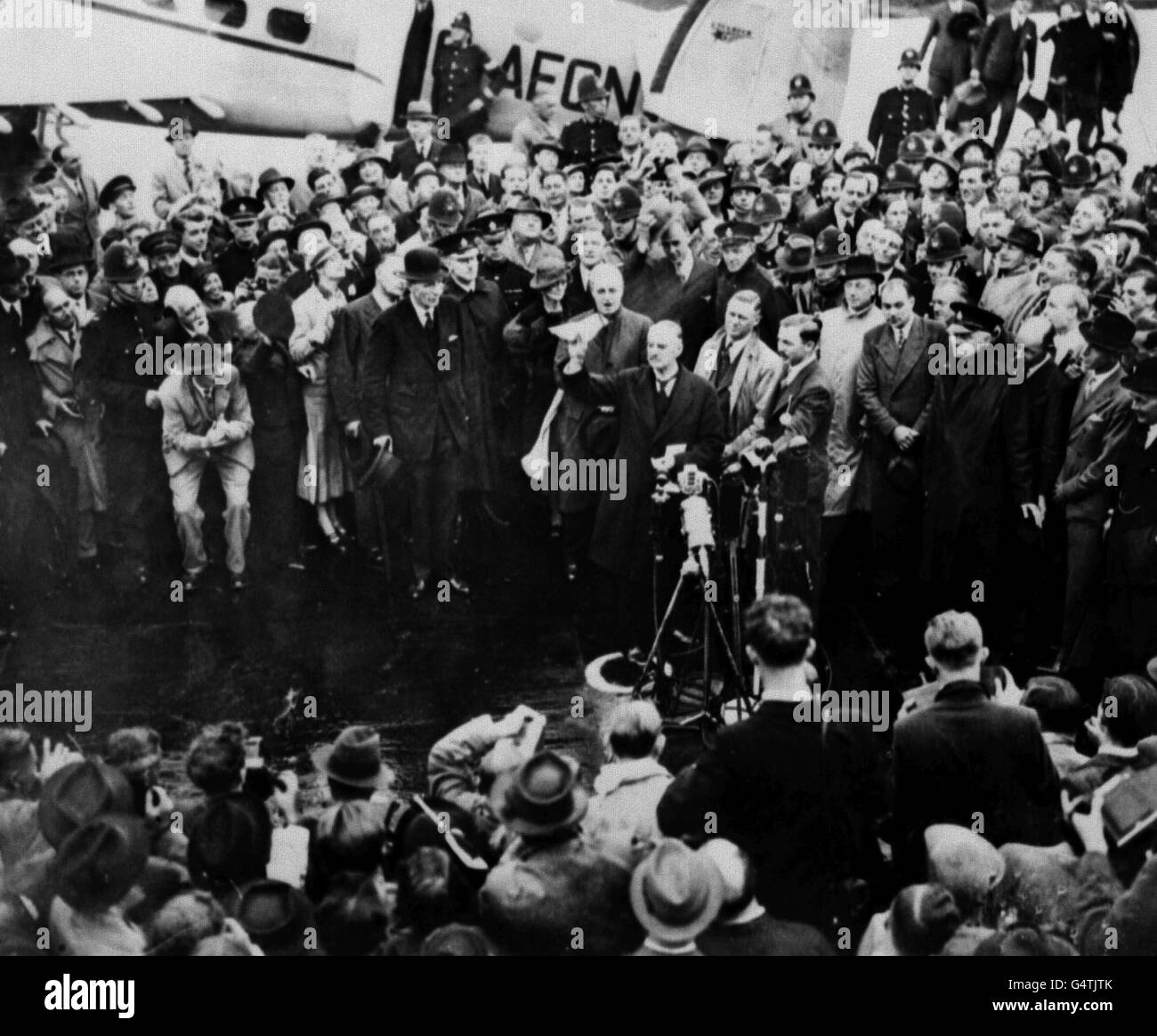 CHAMBERLAIN RETURNS FROM MUNICH : 1938. Stock Photo