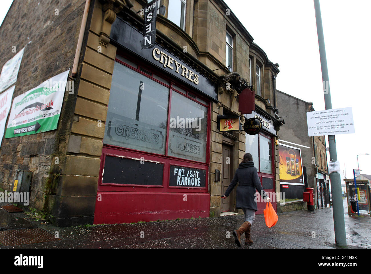 Pictured is a closed down pub in Grahams Road in Falkirk Stock Photo