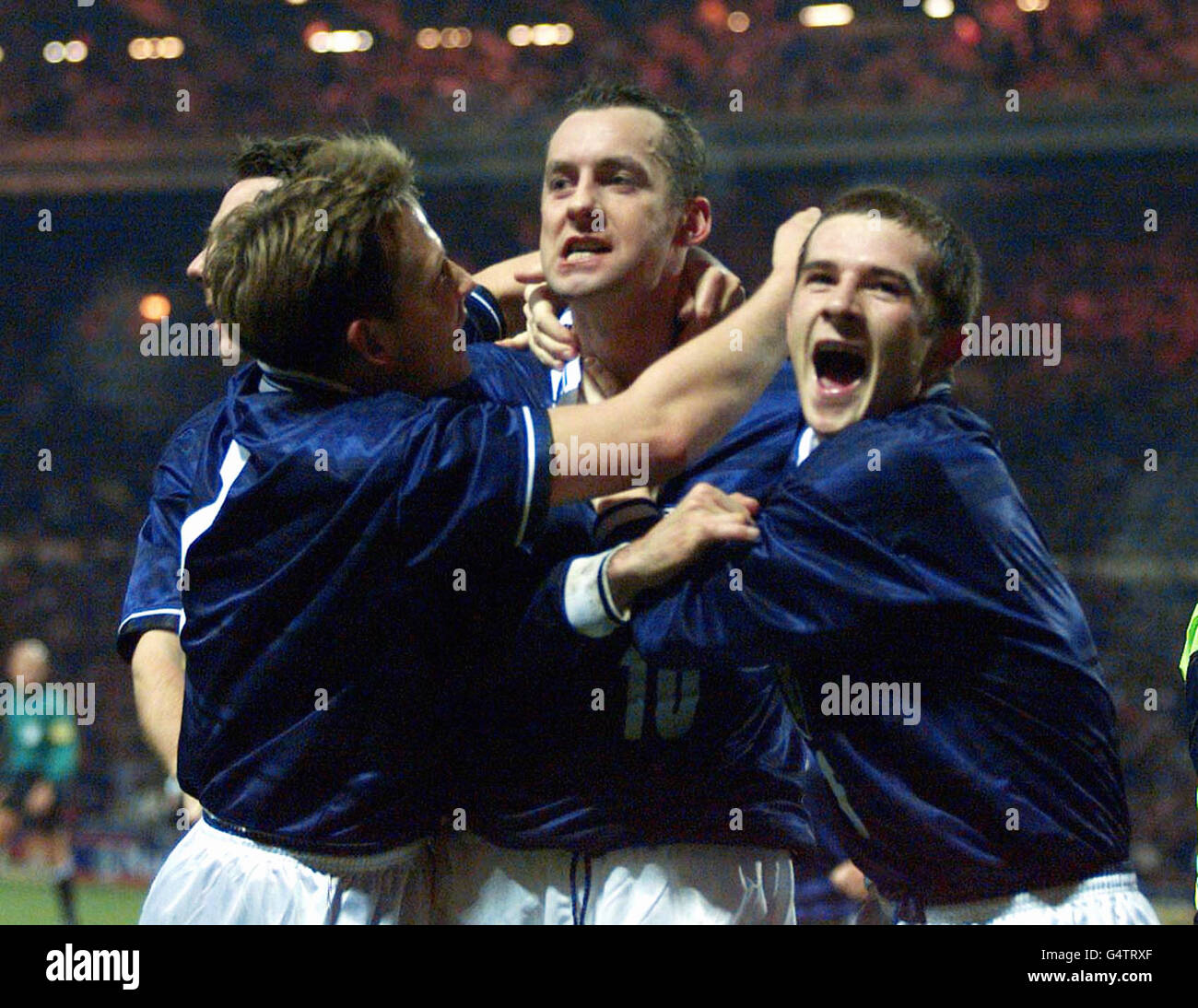 Scotland england 2000 wembley hi-res stock photography and images - Alamy