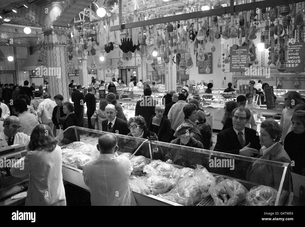 Harrods food hall knightsbridge london Black and White Stock Photos ...