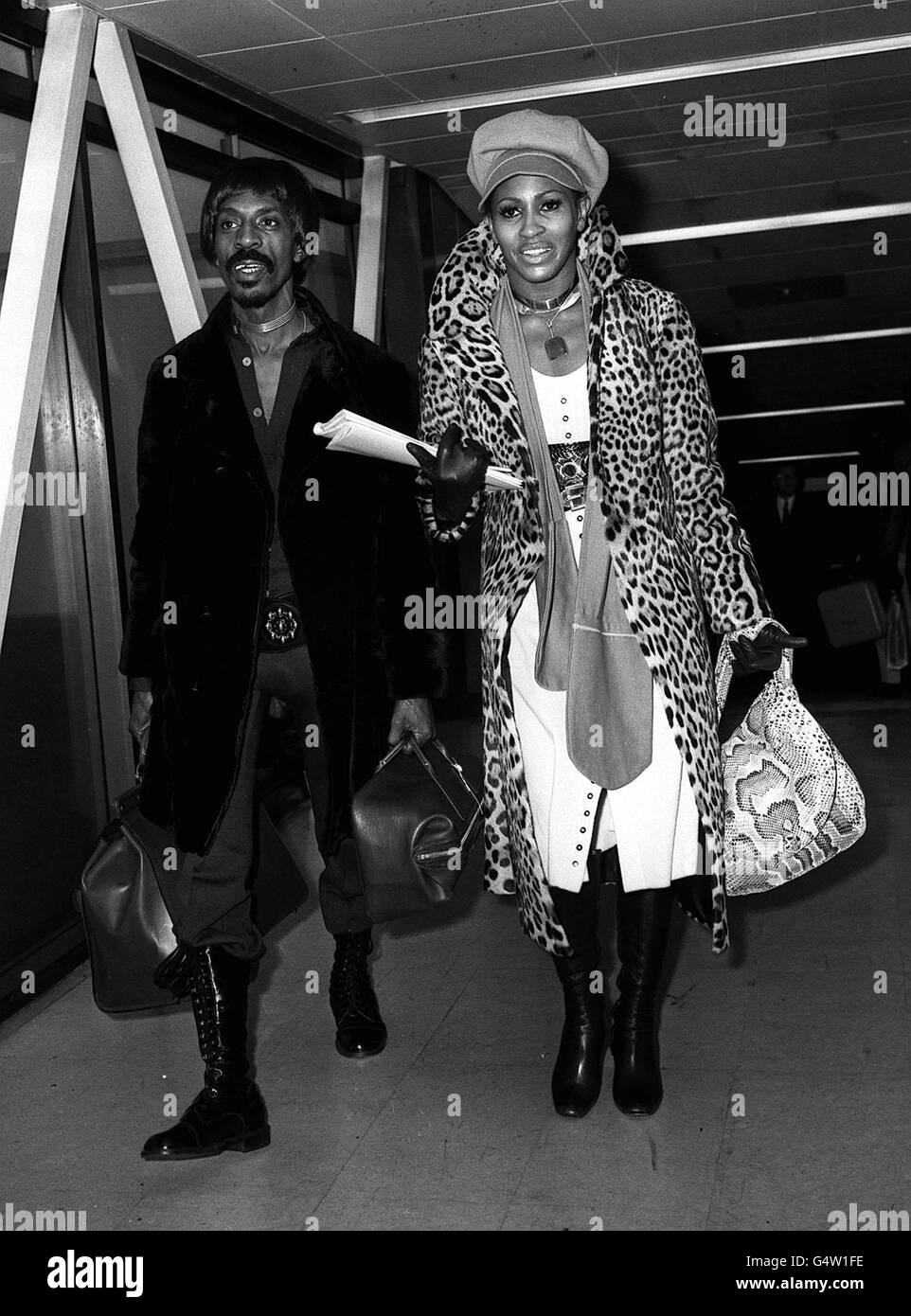 PA NEWS PHOTO 12/2/71 TINA TURNER, WEARING A LEOPARD SKIN COAT, AND REPTILE ACCESSORIES ARRIVES WITH HUSBAND AND SINGING PARTNER IKE TURNER. Stock Photo