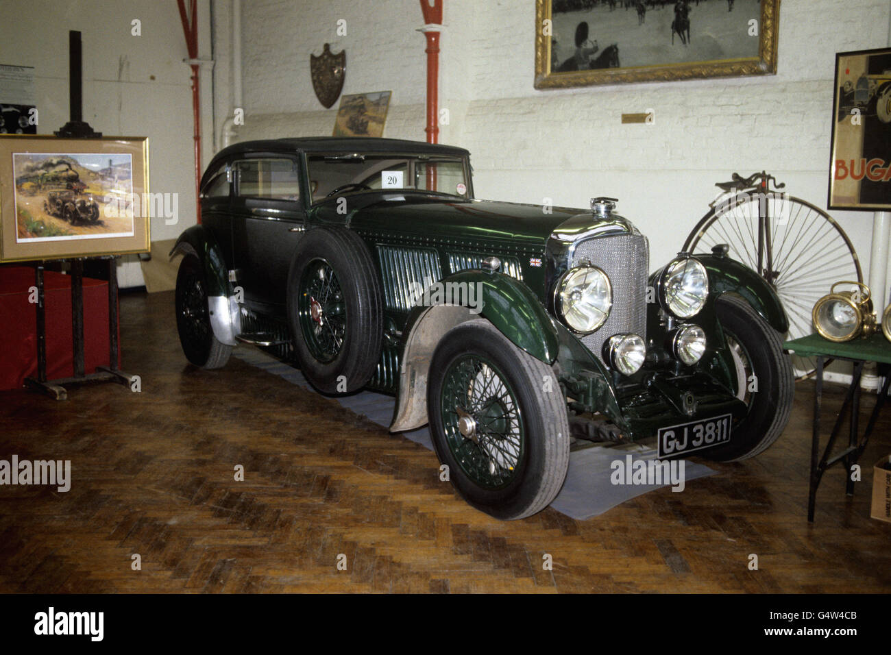 Motoring - Sotheby's Vintage Car Auction - London. 246,000 at Sotheby's Vintage Car Auction Stock Photo
