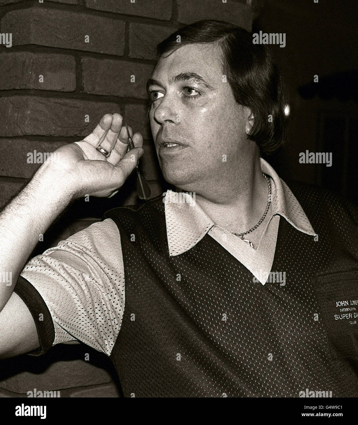 John Lowe, from Chesterfield, one of England's top darts players. A former World Champion he holds the News of the World and the World Cup singles titles. Stock Photo