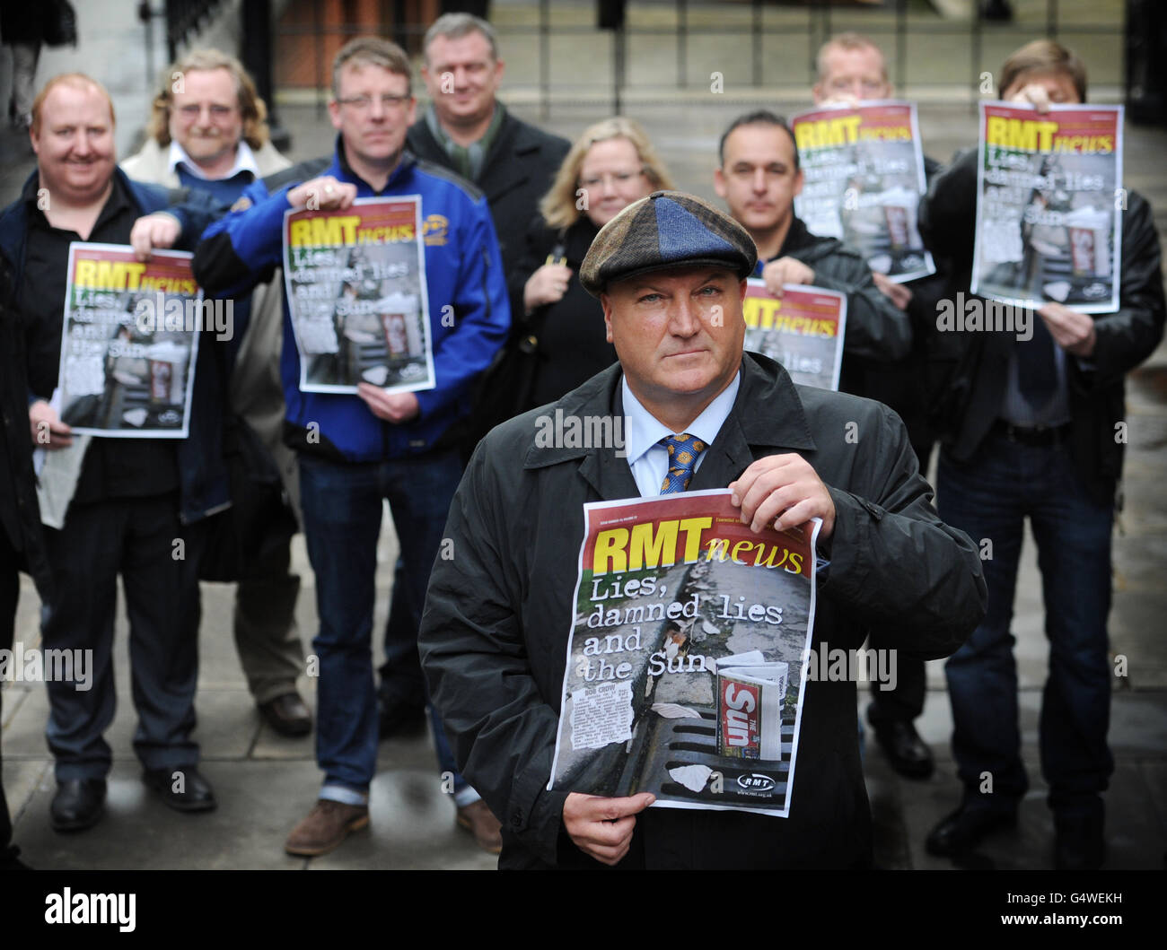 General Secretary of the RMT Bob Crow leaves the Leveson Inquiry in ...