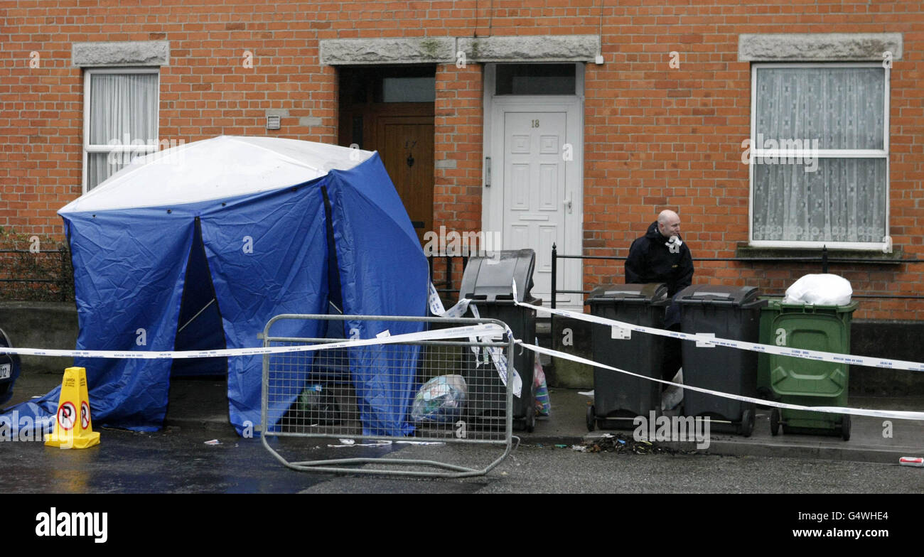Body found in suitcase Stock Photo Alamy