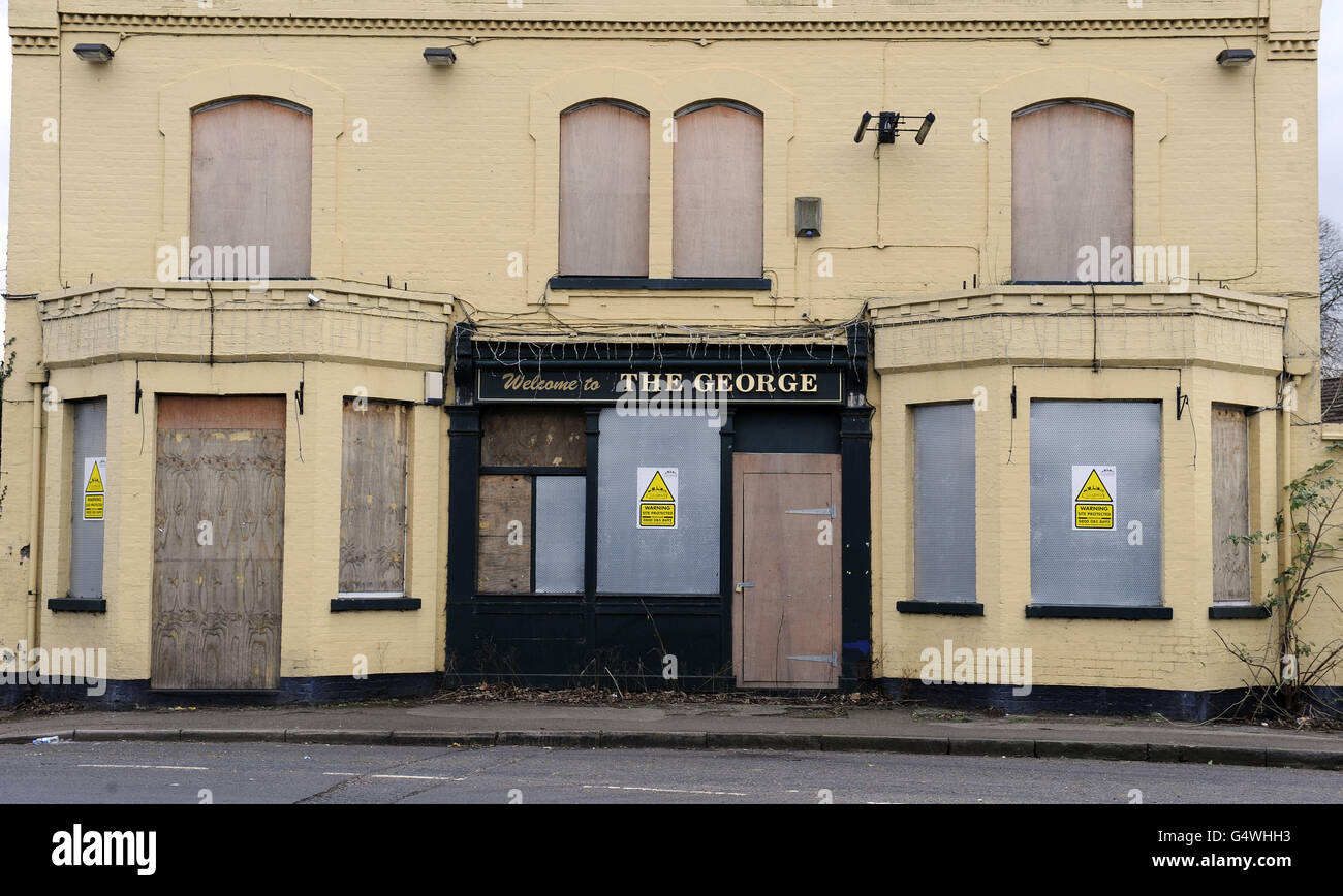 Closed pubs. The George public house, in Staines Road, Sunbury, which has been boarded up following it's closure. Stock Photo