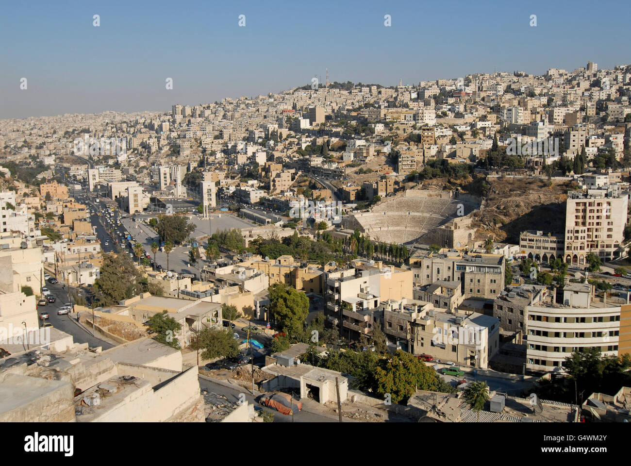 JORDAN, Amman, city view and roman theatre / JORDANIEN, Amman, Stadtansicht und roemisches Amphi-Theater Stock Photo