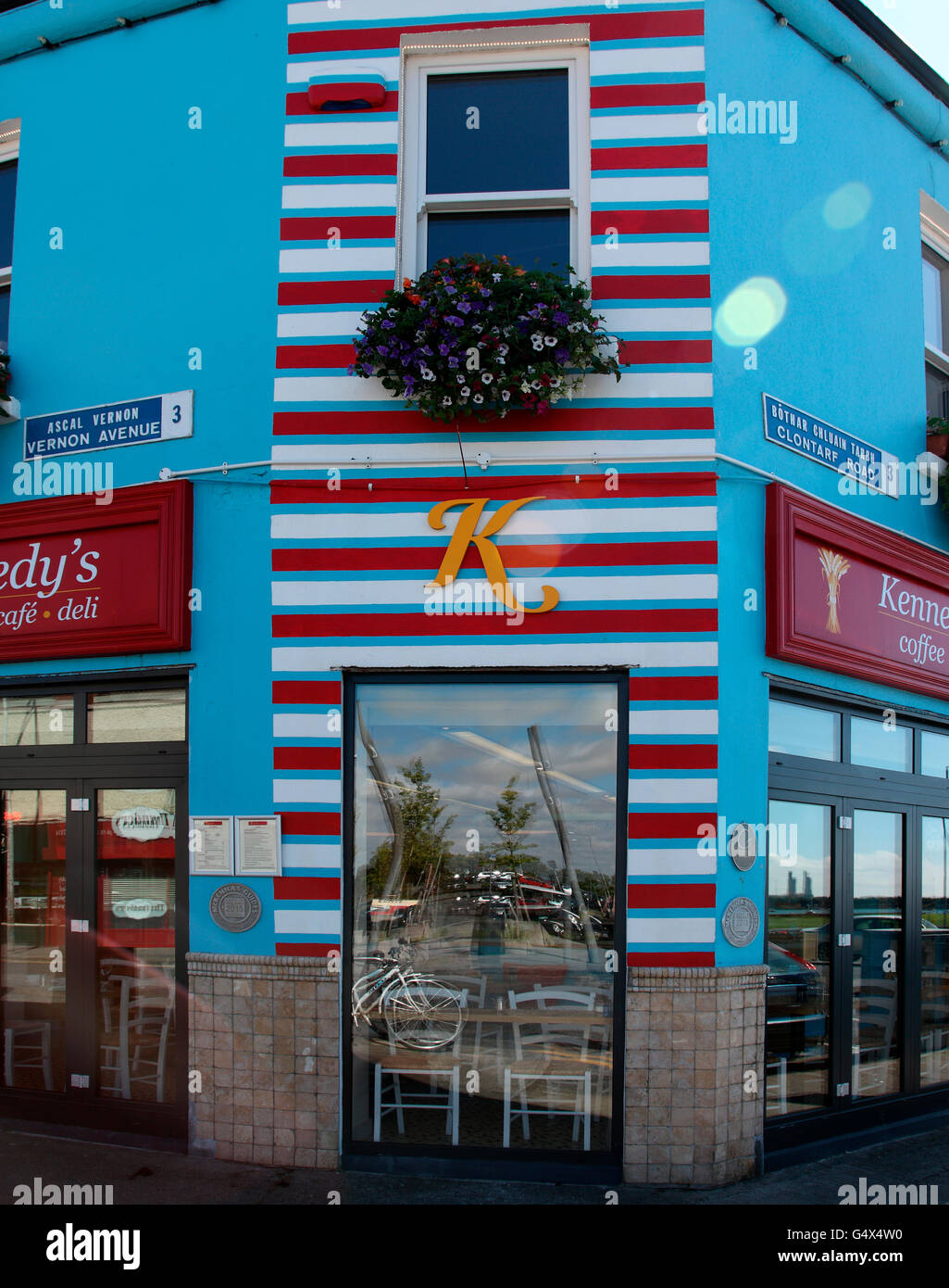 Kennedys cafe deli hires stock photography and images Alamy