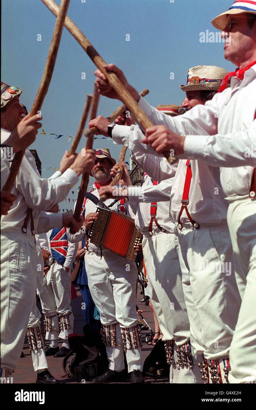 Mayday Rochester Morris dancers at the Mayday celebrations in Rochester, Kent Stock ...
