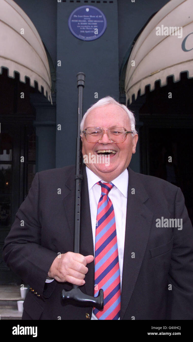 Goon member Sir Harry Secombe outside the Camden Palace in north London where Comic Heritage unveiled a blue plaque in honour of the 1950's anarchical Goons, Secombe, Peter Sellars and Spike Milligan. * Many of the Goon shows was recorded at the venue including The Last Goon Show Of All on APril 30 1972. Stock Photo