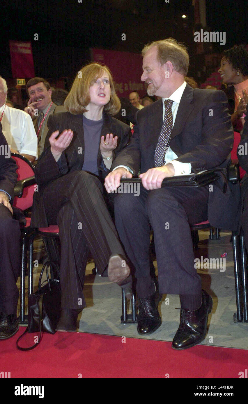 Foreign Secretary Robin Cook with his wife Gaynor after he gave his speech on the third day of the Labour Party conference in Brighton. Stock Photo