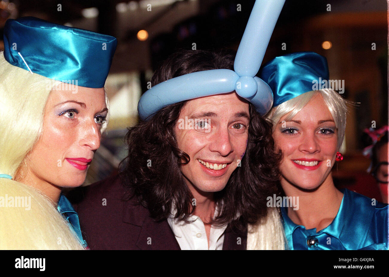 Interior Designer from the TV show Changing Rooms Laurence Llewelyn Bowen joins a pair of 'Barbie Girls' (featured in the film) at the British film premiere of Toy Story 2 at the Warner Village Cinema in Finchley, London. Stock Photo
