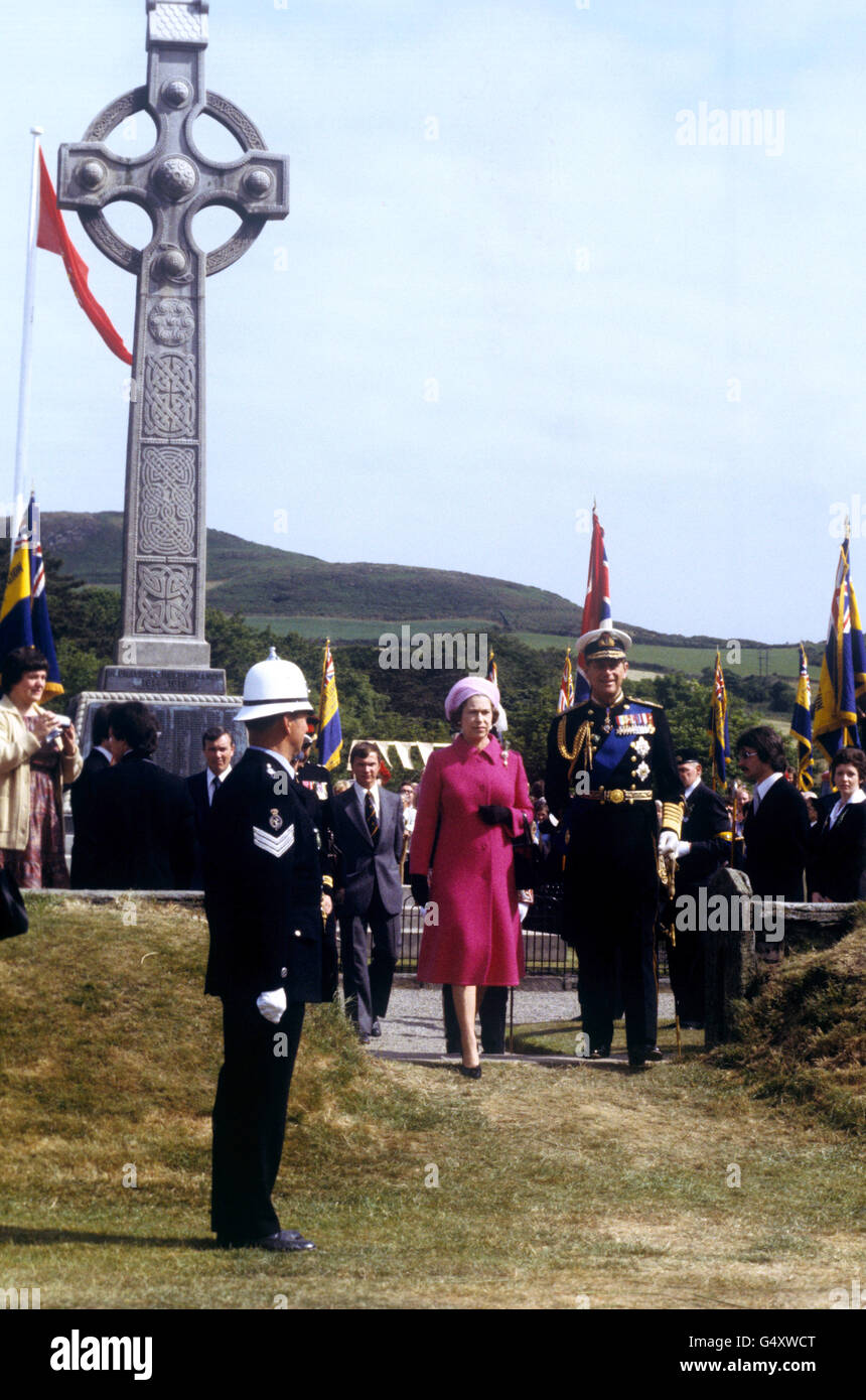 Queen Elizabeth II, accompanied by the Duke of Edinburgh when, in her capacity as Lord of Man, she attended the millennium celebrations of the Tynwald, the legislature of the Isle of Man. It is claimed to be the oldest continuous parliamentary body in the world. Stock Photo