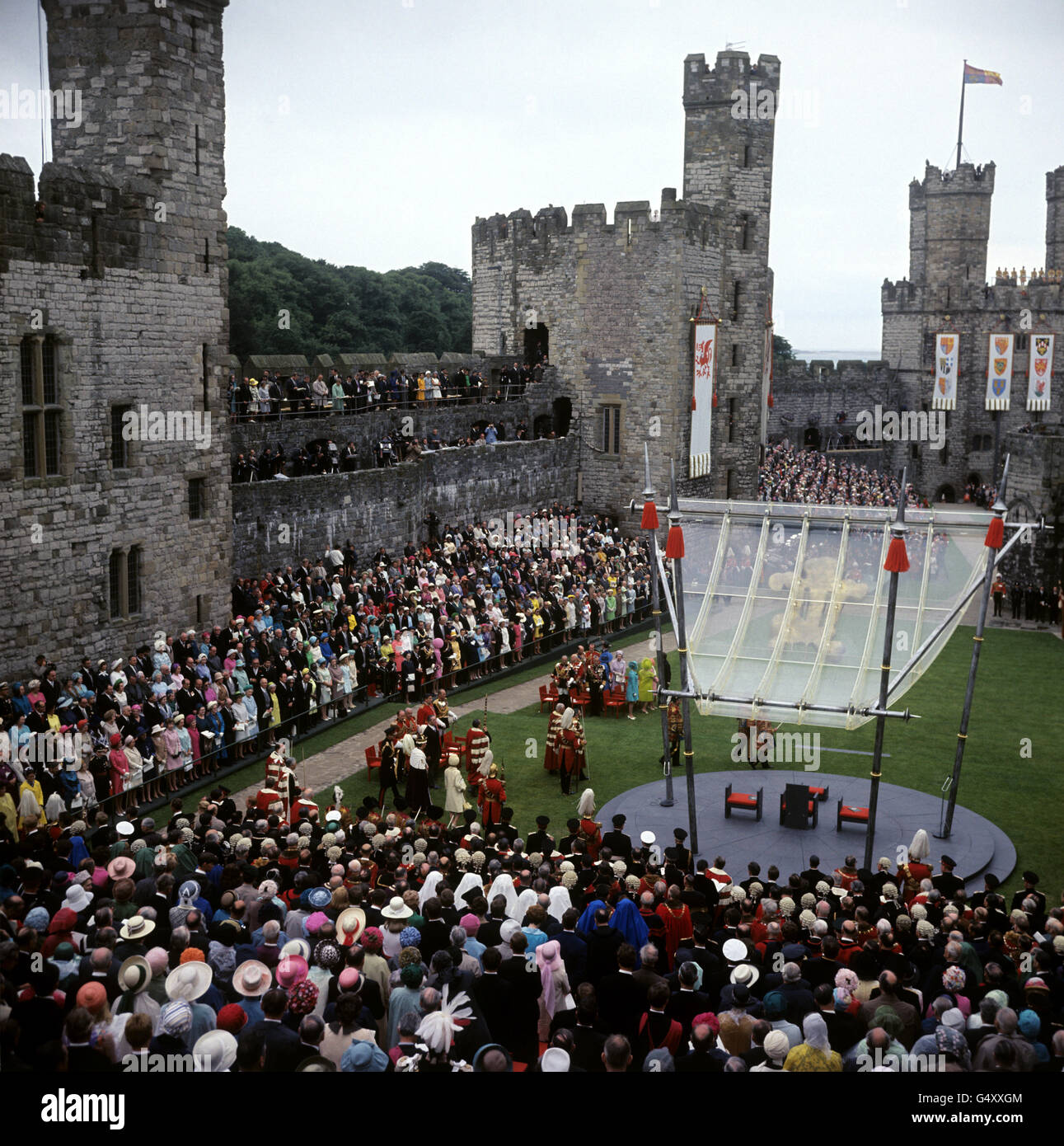 Inside caernarfon castle hires stock photography and images Alamy