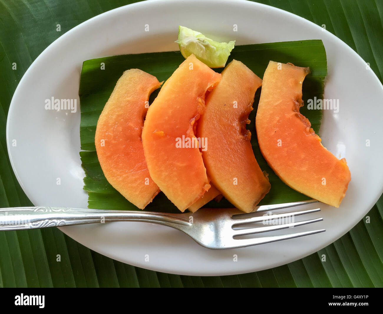Indonesia, Bali, Tabanan, Papaya on banana leaf Stock Photo Alamy