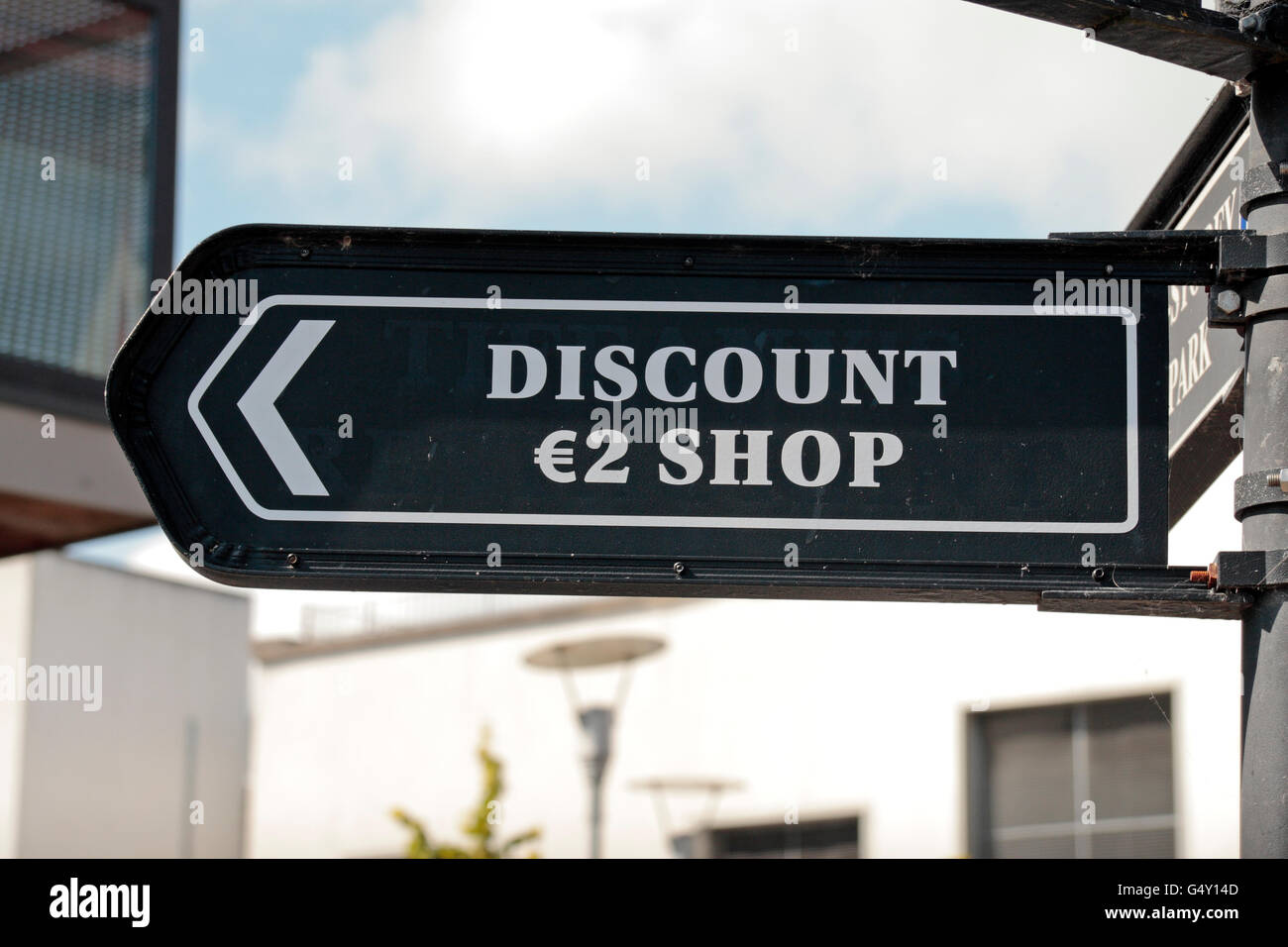 Street sign pointing to the 'Discount €2 Shop'in Dungarvan, Co. Waterford, Ireland (Eire). Stock Photo