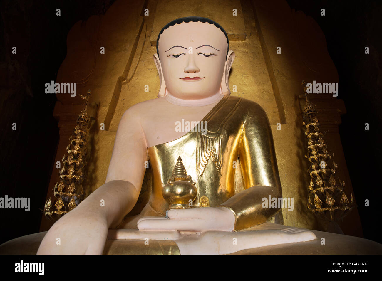 Sitting statue of a Buddha with amrita in his left hand, Iza Gawna Pagoda, Old Bagan Archaeological Zone, Myanmar Stock Photo
