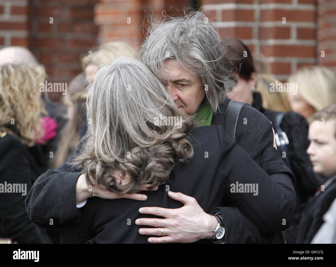 David Kelly's daughter Miriam is comforted by Abbey Theatre, Director