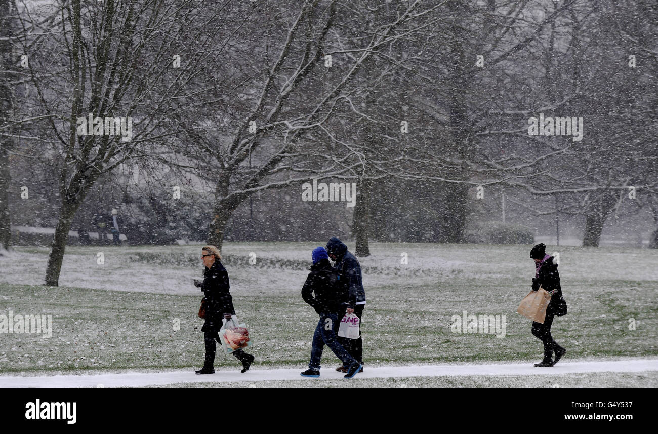 Shoppers make their way through falling snow in Harrogate as forecasters warn of severe weather over the weekend. PRESS ASSOCIATION Photo. Picture date: Saturday February 4, 2012. Parts of Britain have been placed on amber alert today as the country lies in wait for widespread snow. The Met Office's severe weather warning, at the second highest level, urges people to be prepared as forecasters warned of up to 15cm of snow. Sub-zero temperatures are expected in much of the country, with the mercury likely to hit minus 9 across the Midlands. See PA story WEATHER Snow. Photo credit should read: Stock Photo