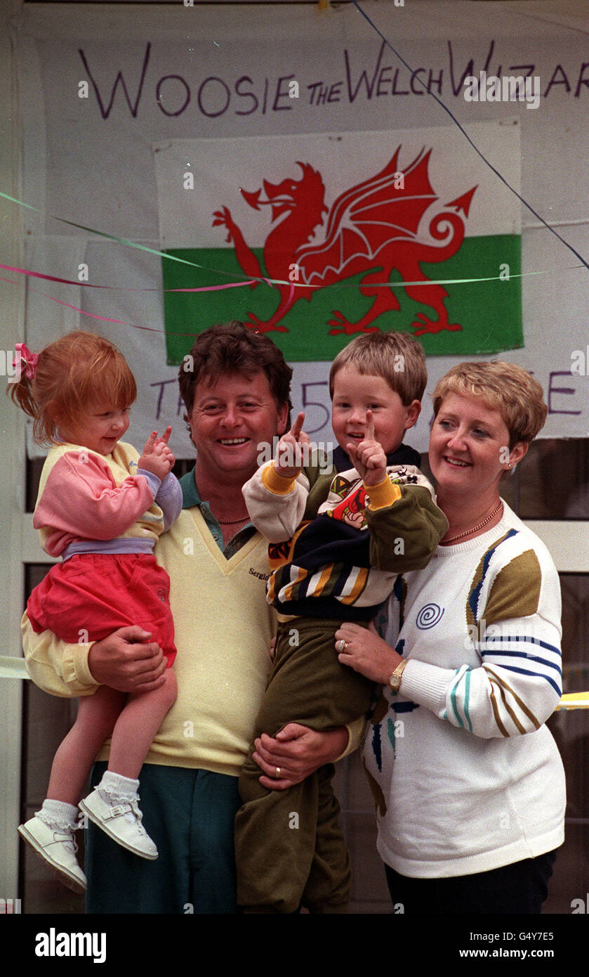 Golf family smiling pointing wife ian woosnam High Resolution Stock