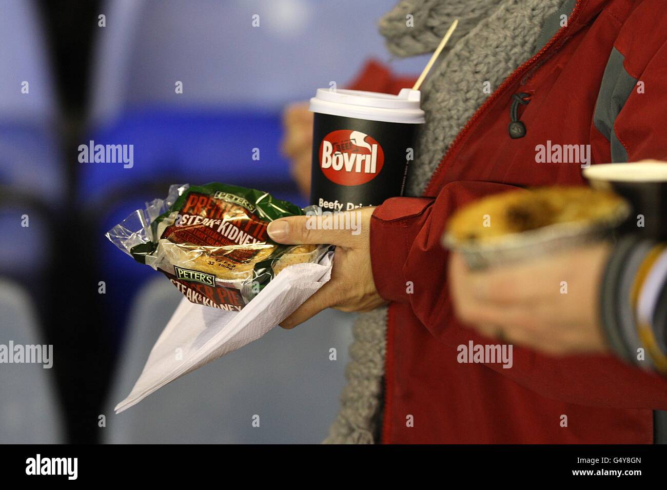 Soccer - npower Football League Championship - Birmingham City v Portsmouth - St Andrews. Fans enjoy a pie and a bovril drink at half time Stock Photo