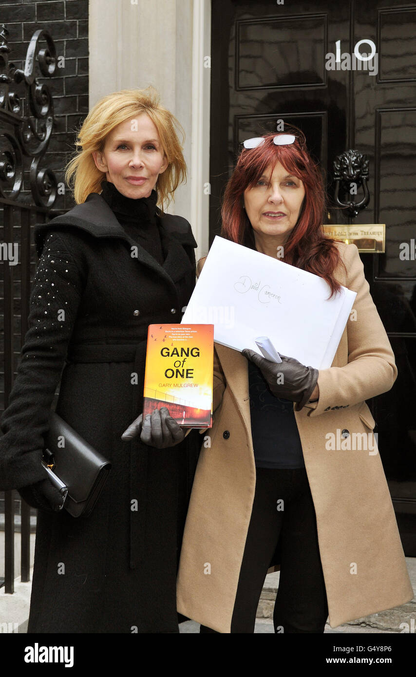 Janis Sharp (right) the mother of Gary McKinnon with Trudie Styler, as they stand outside number 10, Downing Street, before handing in a book and poems written by Gary, to mark the 10 years since her son's arrest on US hacking allegations. Stock Photo