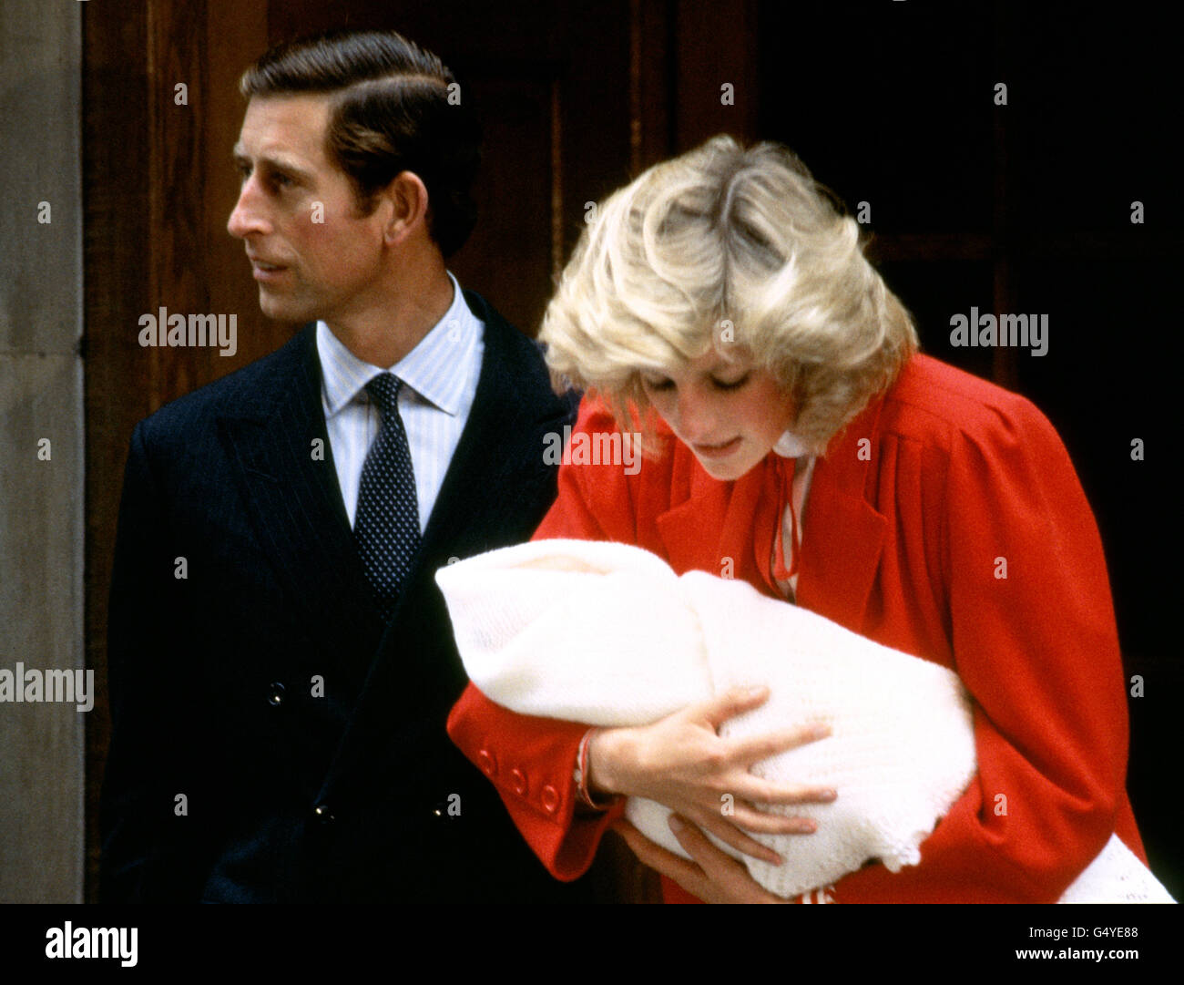 The Prince and Princess of Wales leaving hospital with their new baby Prince Henry (Harry). Stock Photo