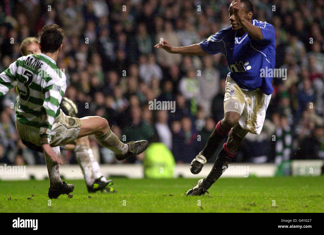 Glasgow Ranger's Rod Wallace (right) scores against Celtic during the  Scottish Premier Old Firm derby football match at Celtic Park in Glasgow  Stock Photo - Alamy