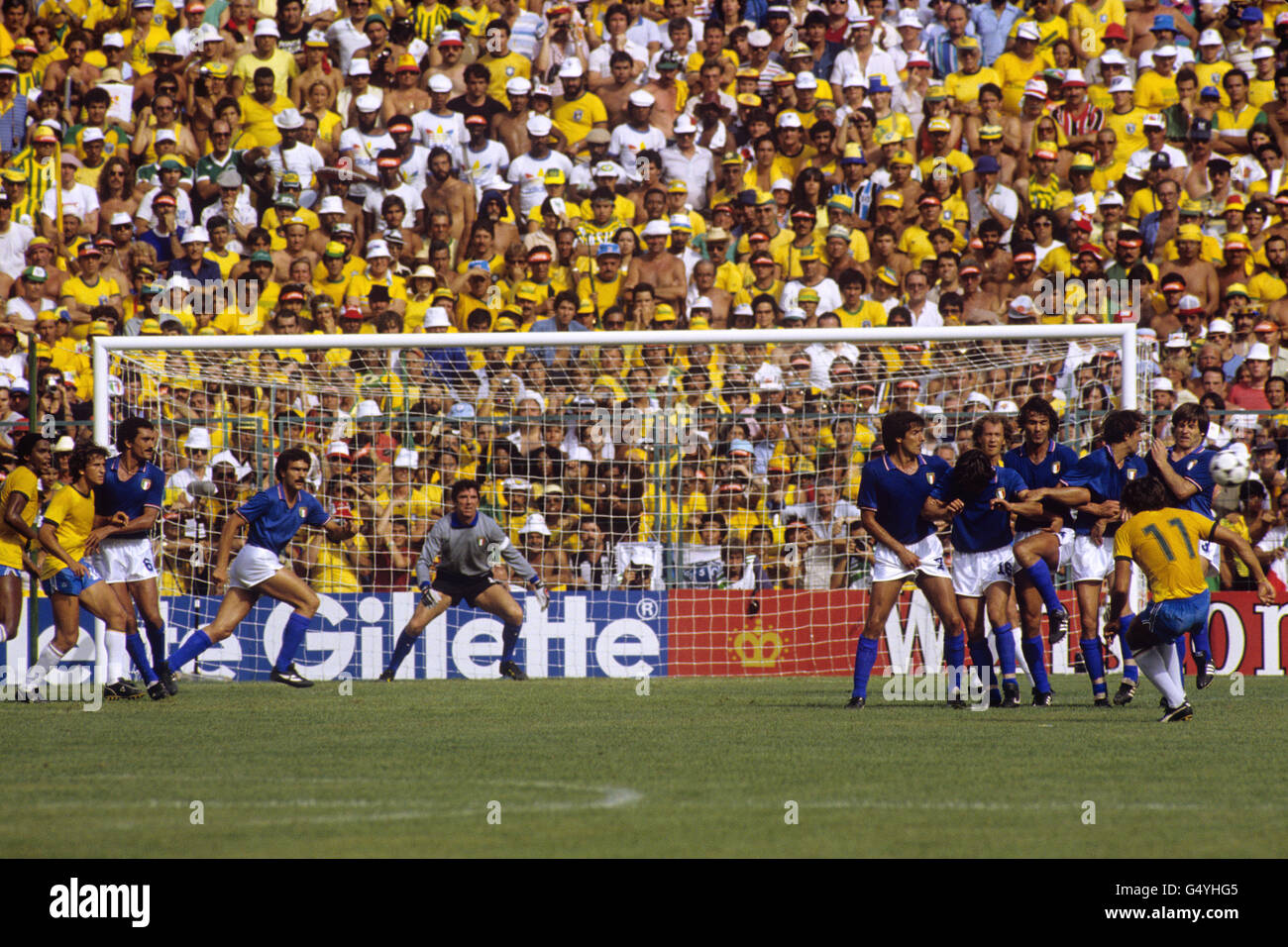 Eder Aleixo de Assis takes a freekick for Brazil against an Italian wall with Dino Zoff in goal Stock Photo