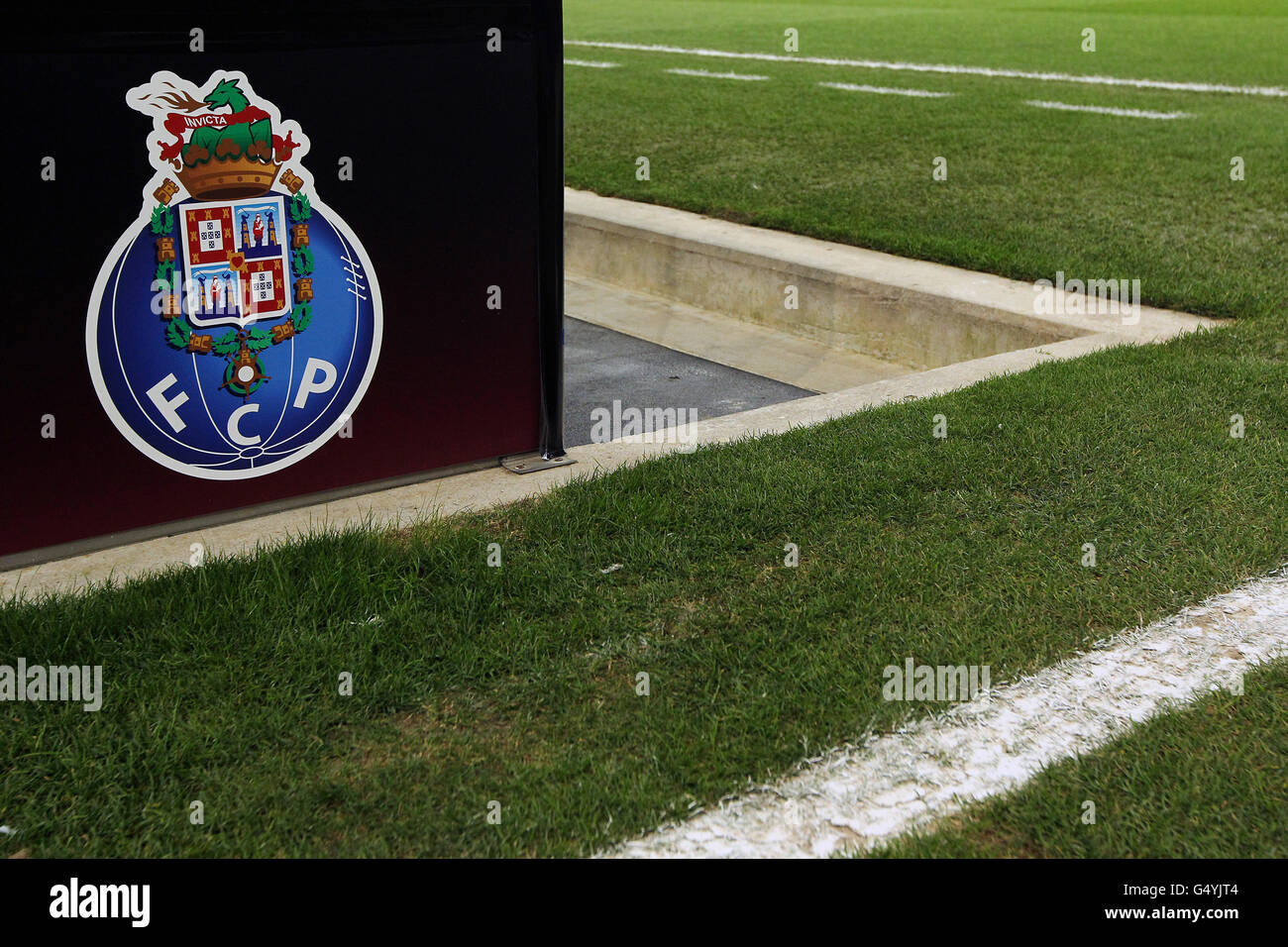 Coat of arms FC Porto, football club from Portugal, Porto, wooden  background Stock Photo - Alamy