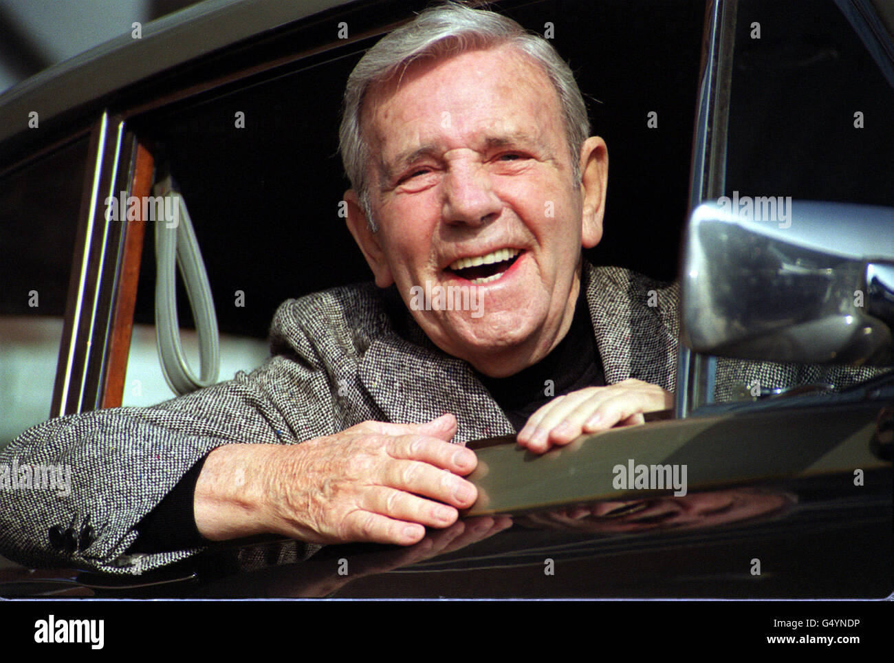Comedian Norman Wisdom in London, saying farewell to his 1956 Bentley S1 Continental Fastback, which has an estimated value of between 40,000 and 50,000. The vehicle is being offered for sale at Christies exceptional Motor cars and Automobilia sale. Stock Photo