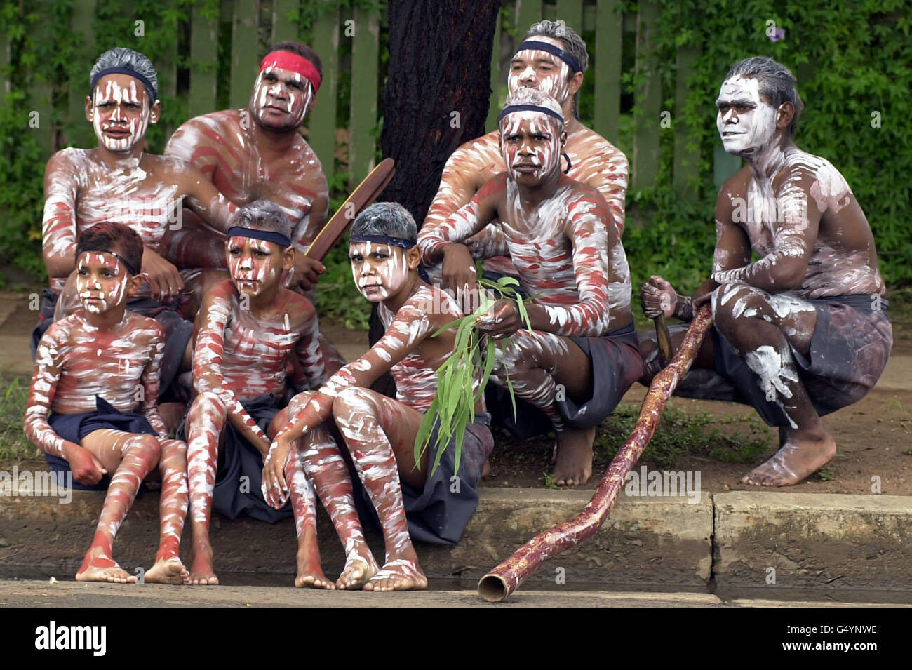 traditional australian aboriginal clothing