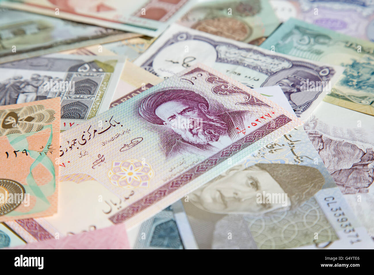 Variety of Middle East banknotes Stock Photo - Alamy