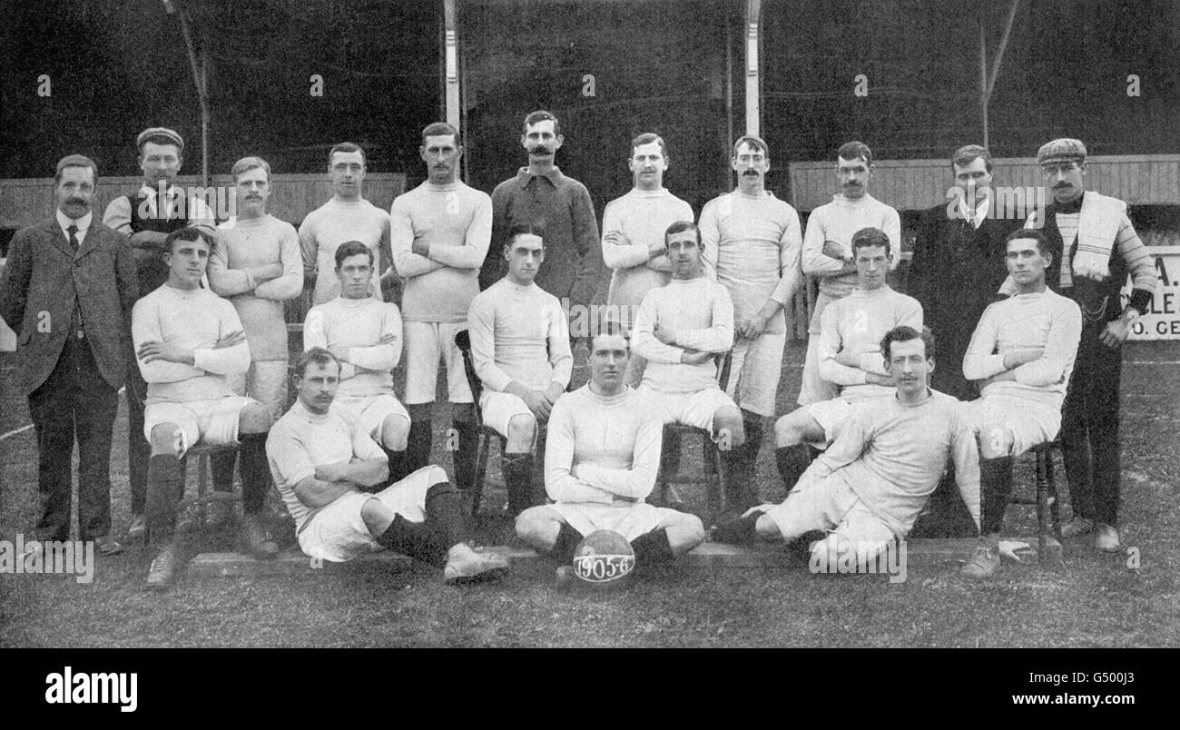 Luton Town football club in 1905. Back row, left to right, E. Gibbs (Director), J. Bygrave (Groundsman), Bert Else, Fred Hawkes, Joe Blackett, Albert Lewis, Bill McCurdy (Vice Captain), H Watkins, Abraham Wales, C Green (Secretary) and W. Lawson (Trainer). Middle row, left to right; Pat Gallacher, Alf Warner, John Dow, John Pickering, Alex McDonald and Billy Barnes. Bottom row, left to right; Fred White, Alex Brown and Bob Hawkes (Captain). Stock Photo