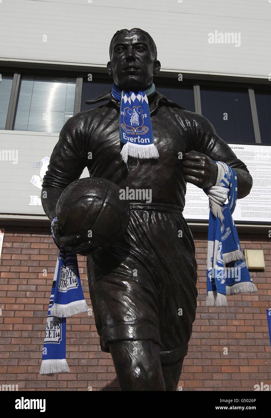 Soccer - FA Cup - Fifth Round - Everton v Blackpool - Goodison Park. A statue of Dixie Dean outside Goodison Park is covered in scarfs Stock Photo