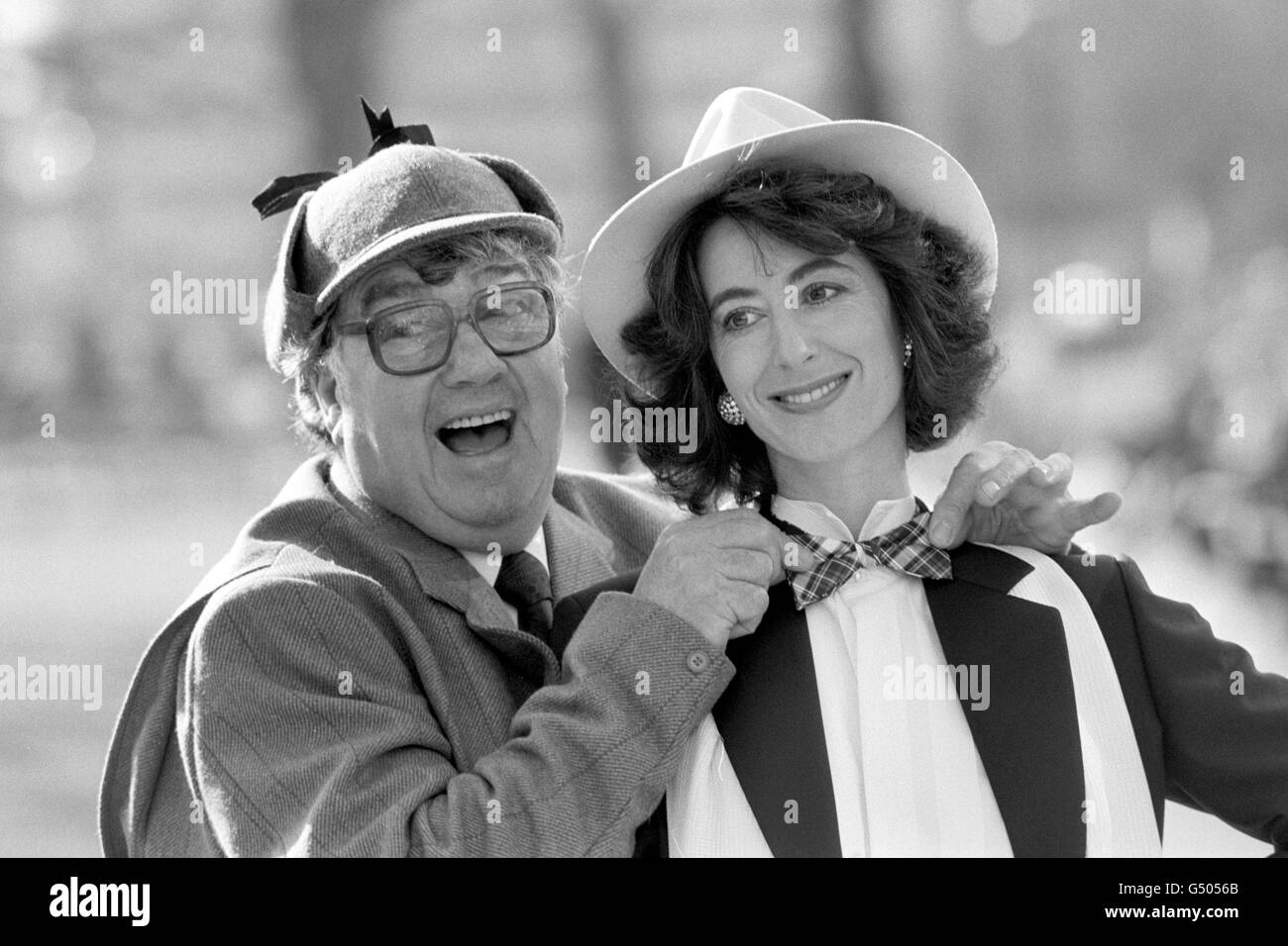 Comedian Frank Carson is seen here sleuthing up to Maureen Lipman to help the comedy actress put on the ritz in a Princess Diana-style tuxedo when they joined a host of other comedians at the Savoy Hotel for the launch of the Men and Boys Wear Exhibition. Stock Photo