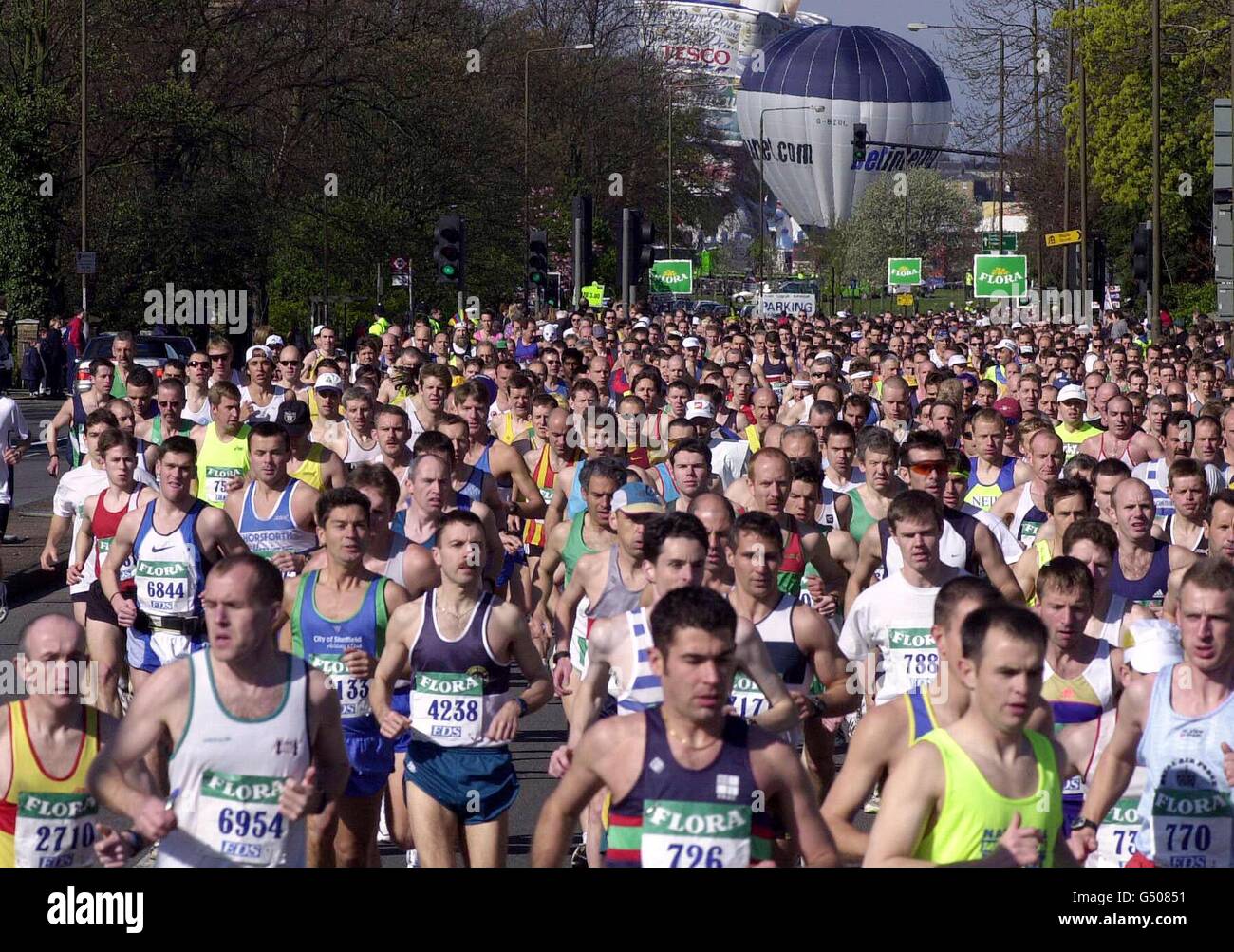 A Mile Into The Flora London Marathon 2000 High Resolution Stock Photography And Images Alamy